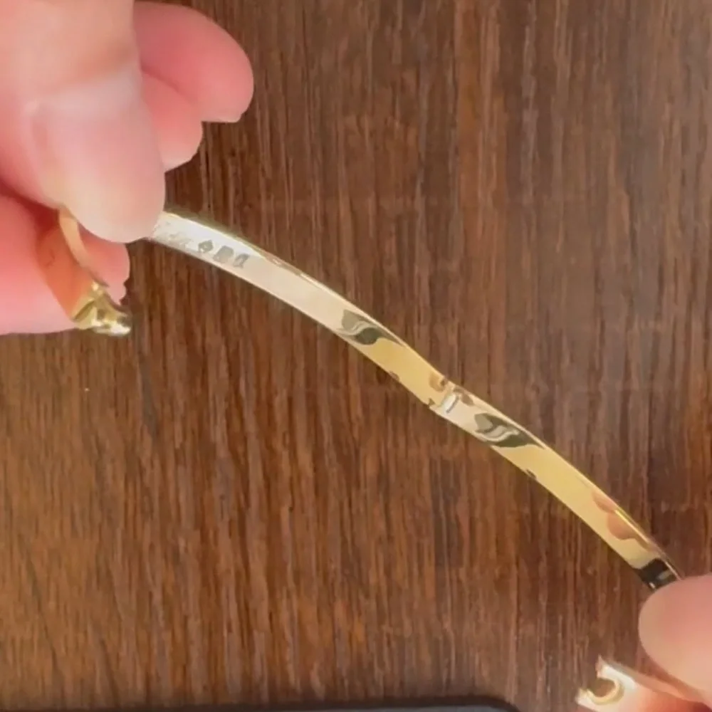 18k Solid Gold Bangle - Picture 2 of 5